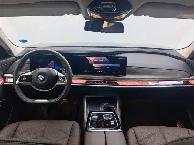 BMW 7 Series — Фото автомобиля 7