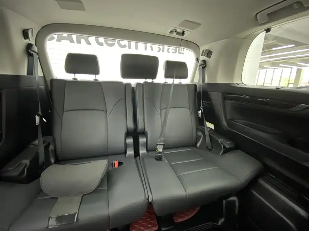 Toyota Vellfire 2023 Crown Hybrid 2.5L HV Luxury — Фото автомобиля 11