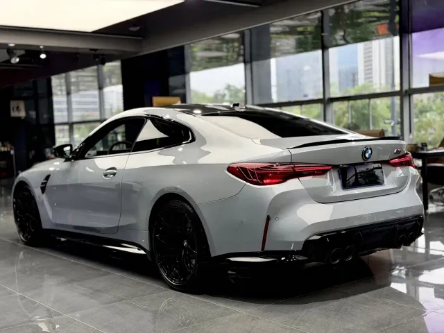 BMW M4 — Фото автомобиля 5