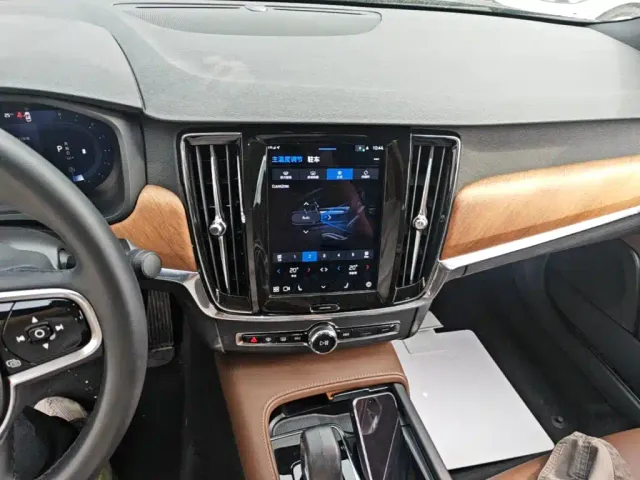 Volvo S90 — Фото автомобиля 17