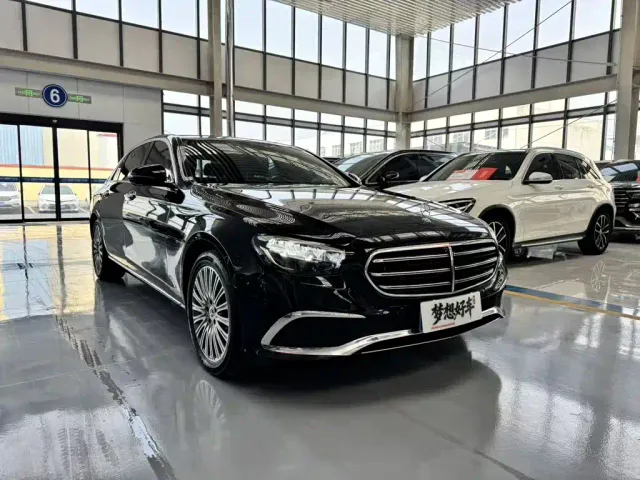 Mercedes-Benz E-Class — Фото автомобиля 3