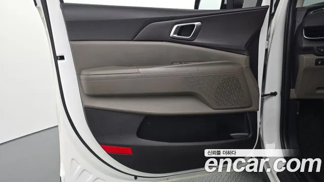 Kia Carnival Generation 4 — Фото автомобиля 14