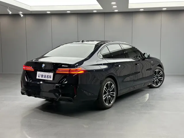 BMW 5 Series — Фото автомобиля 4