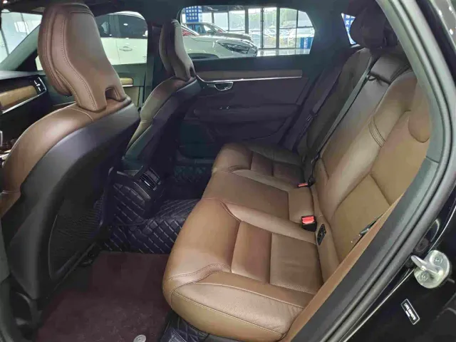 Volvo S90 — Фото автомобиля 9