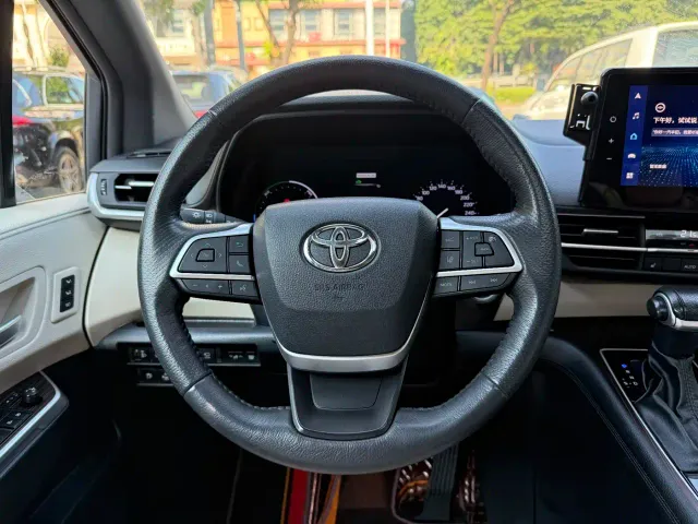 Toyota Granvia — Фото автомобиля 13
