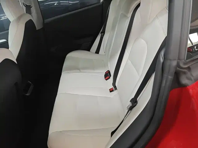 Tesla Model 3 — Фото автомобиля 16