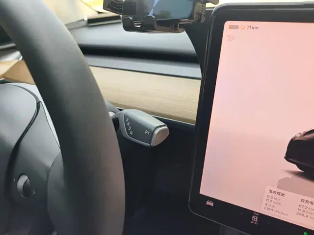 Tesla Model Y — Фото автомобиля 13