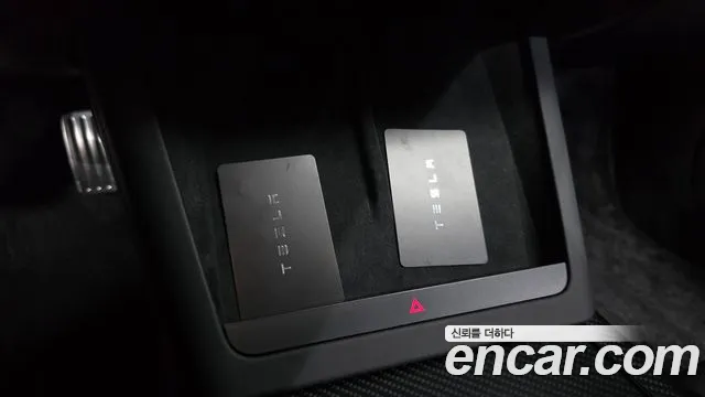 Tesla Model S — Фото автомобиля 29