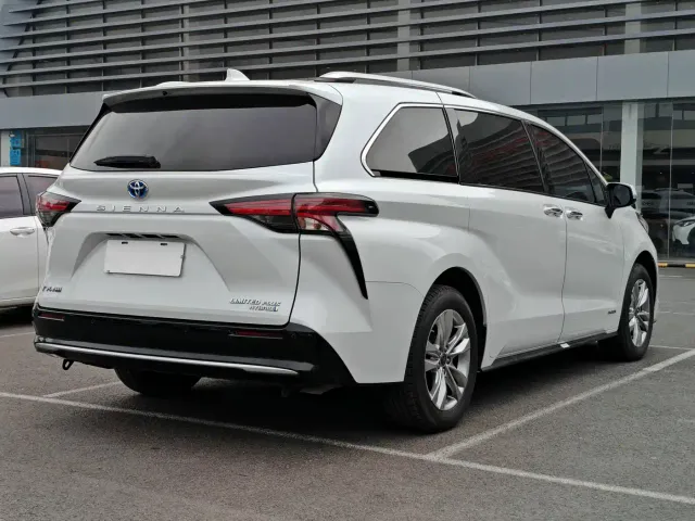 Toyota Sienna — Фото автомобиля 16