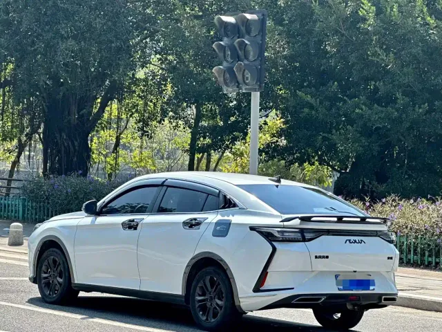 Dongfeng Yixuan — Фото автомобиля 4