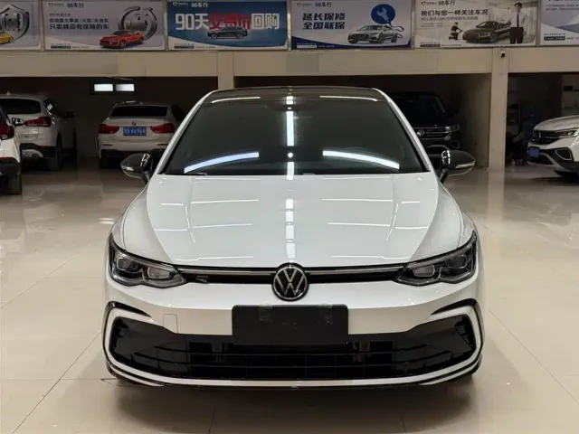 Volkswagen Golf — Фото автомобиля 2