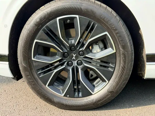 Xpeng G9 — Фото автомобиля 7