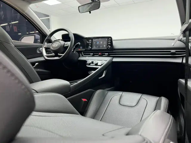 Hyundai Elantra — Фото автомобиля 18