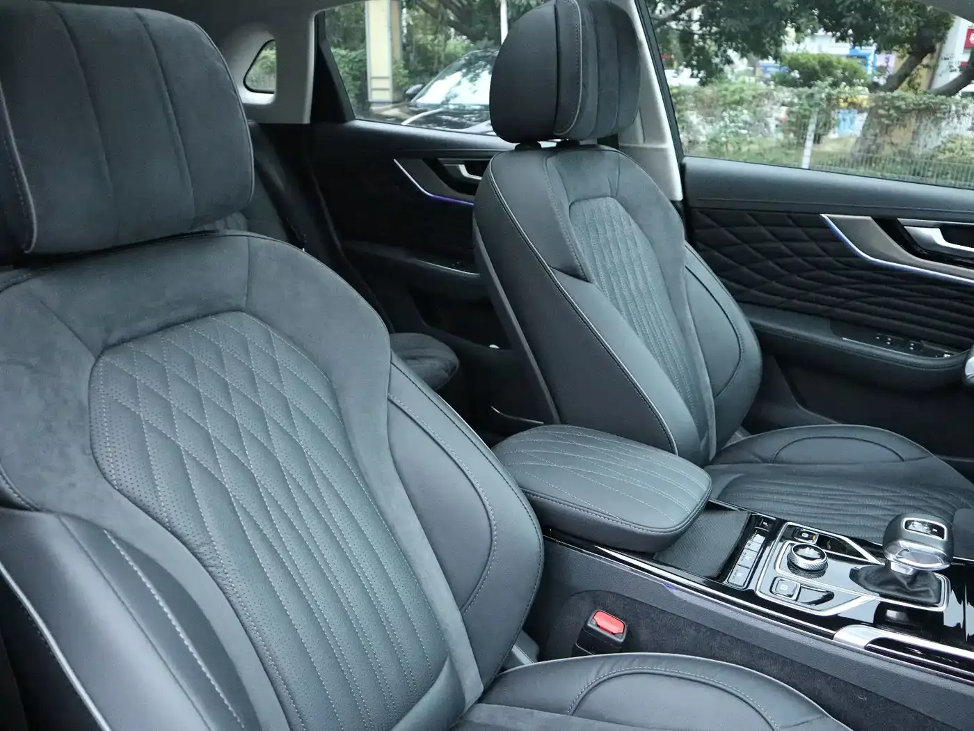 Hongqi Hongqi HS5 2022 2.0T Smart Connect Premium Edition — Фото автомобиля 17