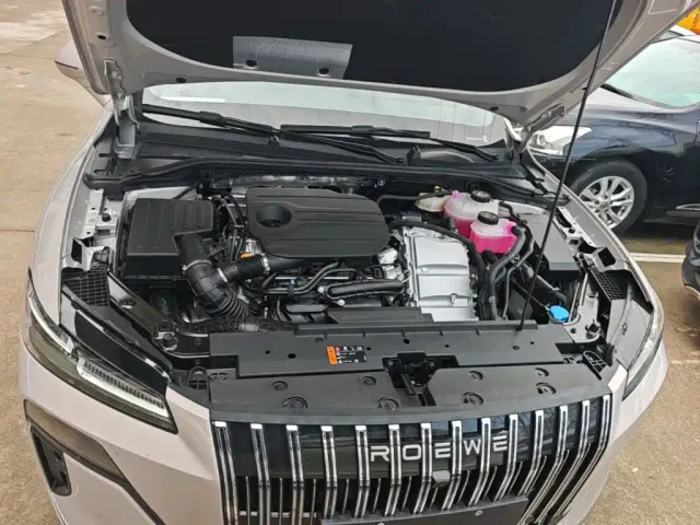 Roewe M7 DMH — Фото автомобиля 19