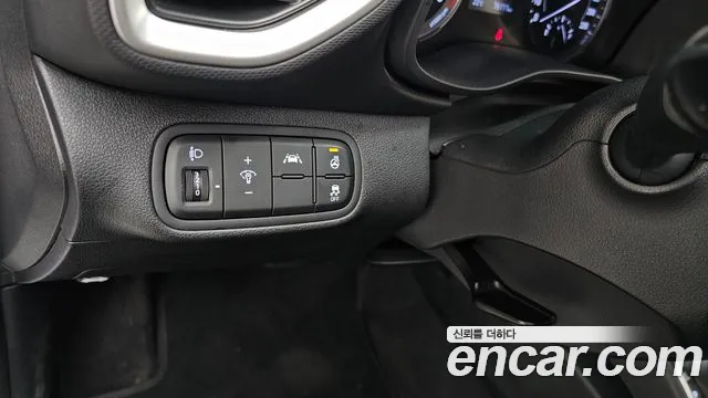 Hyundai Venue — Фото автомобиля 26