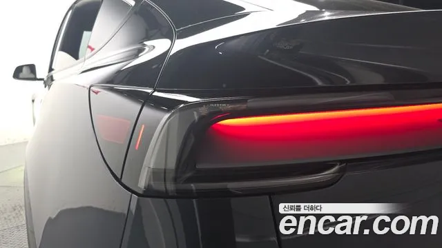 Tesla Model Y — Фото автомобиля 8