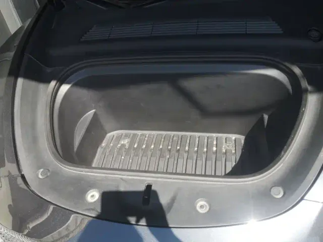 Tesla Model Y — Фото автомобиля 10