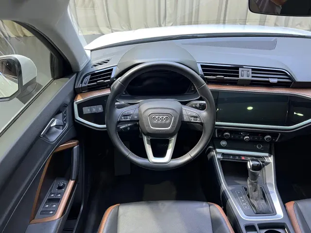 Audi Q3 — Фото автомобиля 10