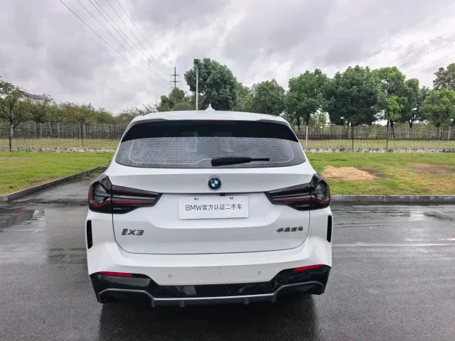 BMW iX3 — Фото автомобиля 8