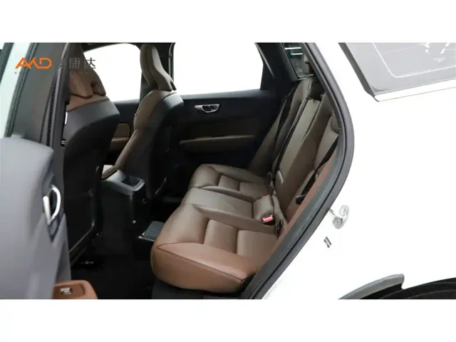 Volvo XC60 — Фото автомобиля 7