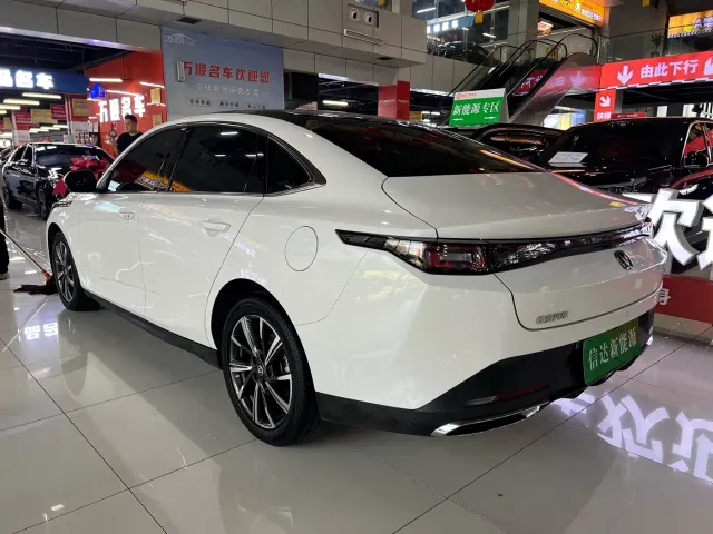 Changan Eado — Фото автомобиля 18