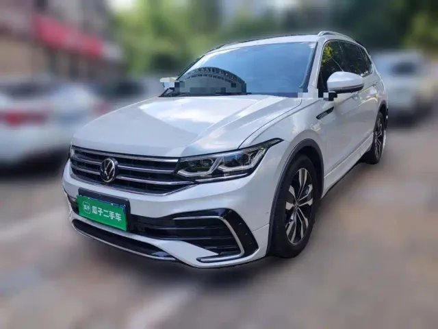 Фотография автомобиля — Volkswagen Tiguan L