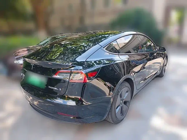 Tesla Model 3 — Фото автомобиля 4