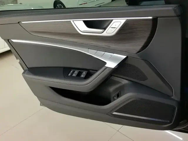 Audi A6L — Фото автомобиля 7