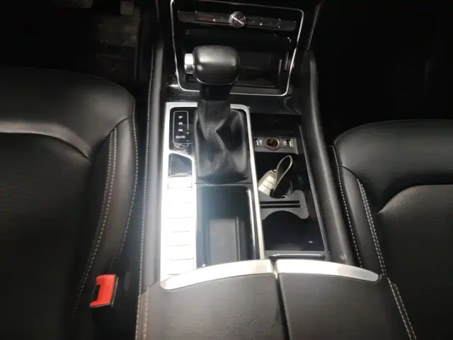 Roewe RX8 — Фото автомобиля 16