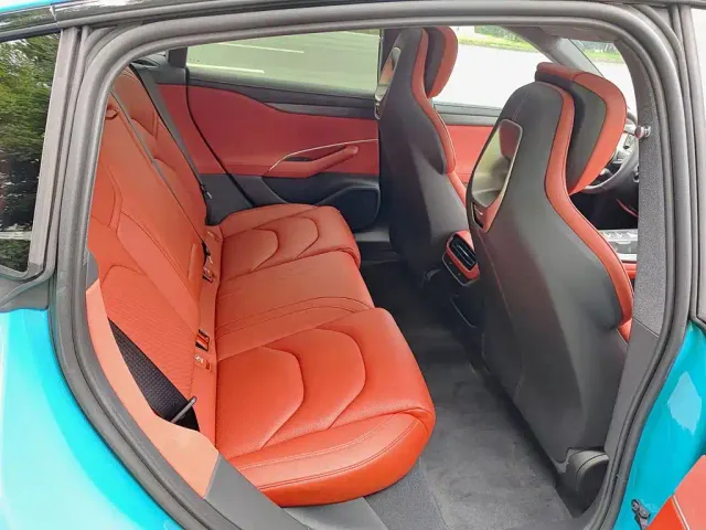 Xiaomi SU7 — Фото автомобиля 11
