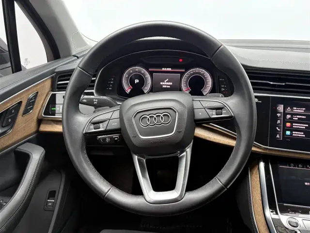 Audi Q7 — Фото автомобиля 13