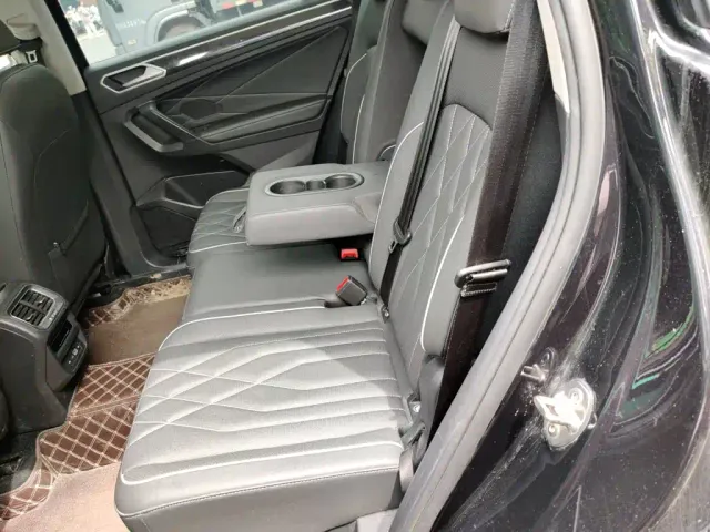 Volkswagen Tiguan L — Фото автомобиля 14