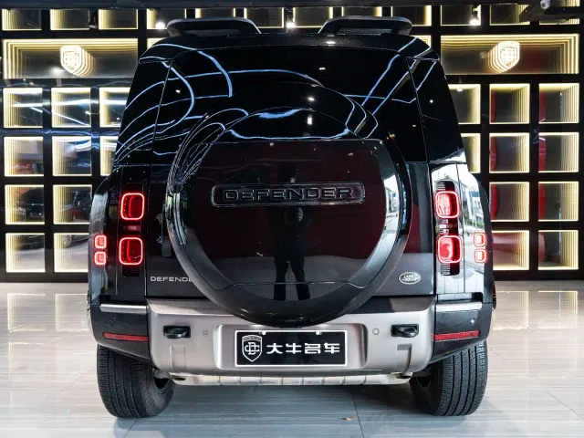 Land Rover Defender — Фото автомобиля 5