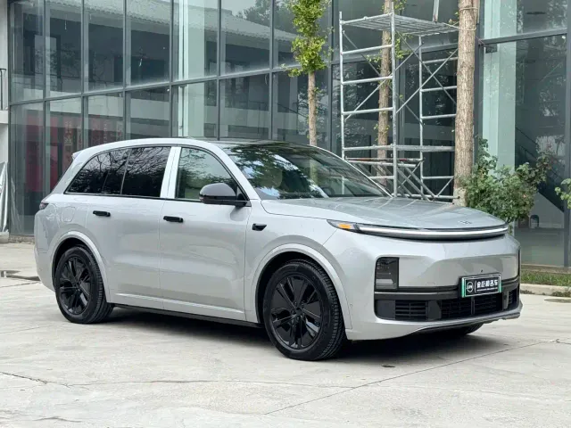 Li Auto L8 — Фото автомобиля 3