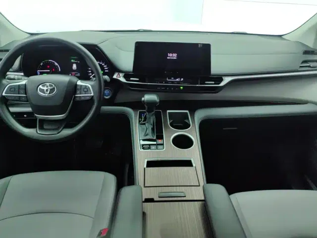 Toyota Granvia — Фото автомобиля 12