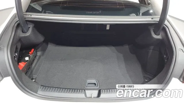 Mercedes-Benz E-Class — Фото автомобиля 16