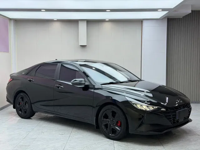 Hyundai Elantra — Фото автомобиля 3