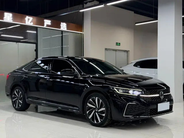 Volkswagen Passat — Фото автомобиля 3
