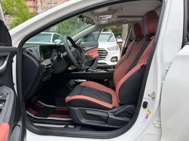 Changan Eado — Фото автомобиля 4