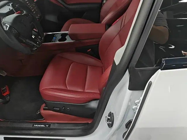 Tesla Model Y — Фото автомобиля 14