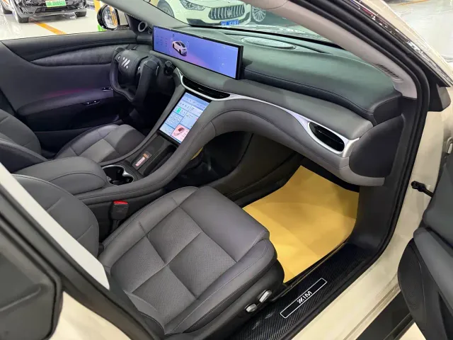 IM Motors L6 — Фото автомобиля 15