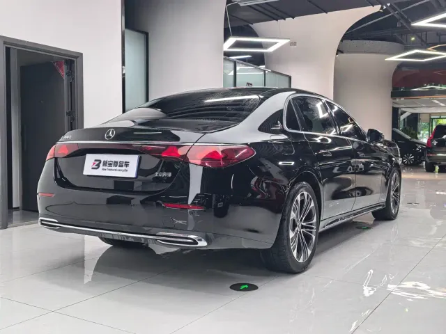 Mercedes-Benz E-Class — Фото автомобиля 17