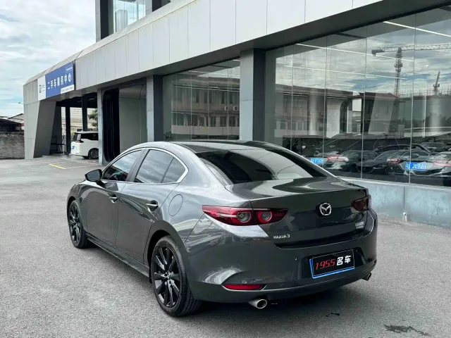 Mazda Axela — Фото автомобиля 7