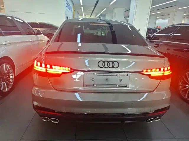 Audi S4 — Фото автомобиля 5