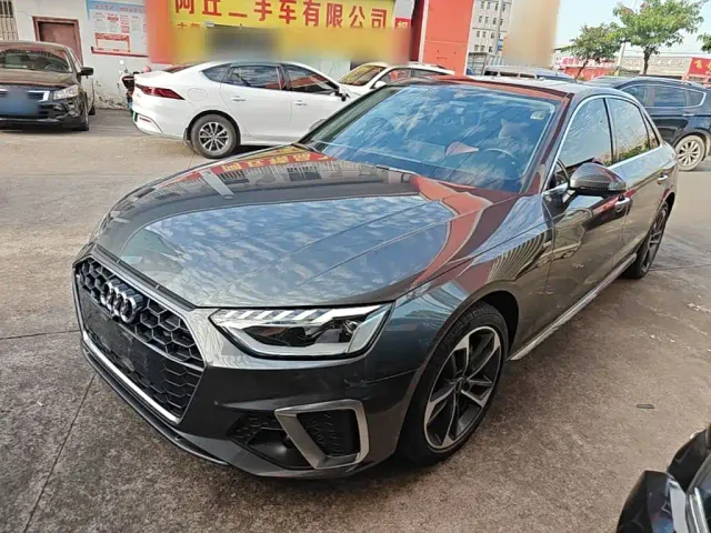 Фотография автомобиля — Audi A4L