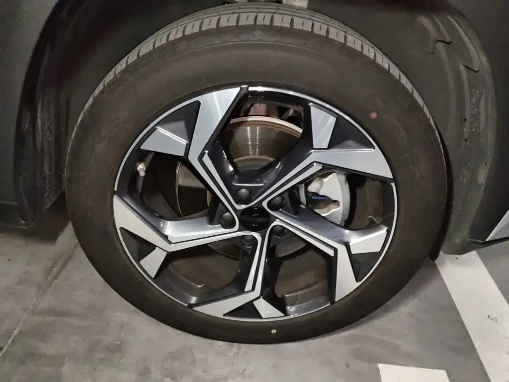 Geely Boyue L 2024 1.5TD DCT Flagship Edition — Фото автомобиля 24