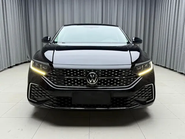 Volkswagen Passat — Фото автомобиля 3
