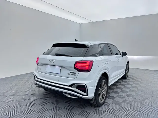 Audi Q2L — Фото автомобиля 6