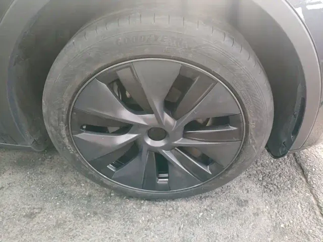 Tesla Model Y — Фото автомобиля 22
